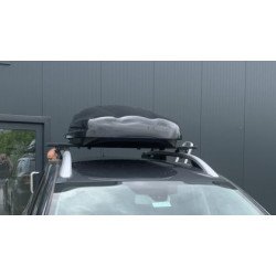 Автобокс Junior Altro 140x90x38cm с 70 mm крепежи, с едностранно отваряне с ключ, 370 литра - черен гланц