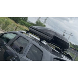 Автобокс Junior Altro 140x90x38cm с 70 mm крепежи, с едностранно отваряне с ключ, 370 литра - черен гланц