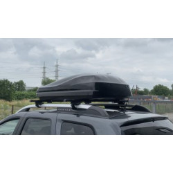 Автобокс Junior Altro 140x90x38cm с 70 mm крепежи, с едностранно отваряне с ключ, 370 литра - черен гланц