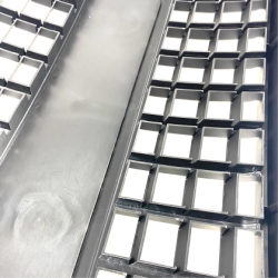 Решетка без емблема Audi Q7 (2005-2009) - черна S-Line Design