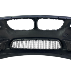 Предна броня за BMW F10 / F11 (2010-2014) - M5 дизайн с отвори за парктроник и отвори за халогени