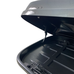 Автобокс Junior Altro 140x90x38cm с 70 mm крепежи, с едностранно отваряне с ключ, 370 литра - Сив антрацид гла