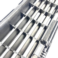 Решетка без емблема за Audi A4 B6 (2001-2004) - черна